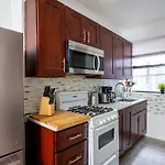 454-3E Prime Location 1Br Newly Furnished