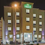 La Quinta Inn & Suites by Wyndham Brooklyn East