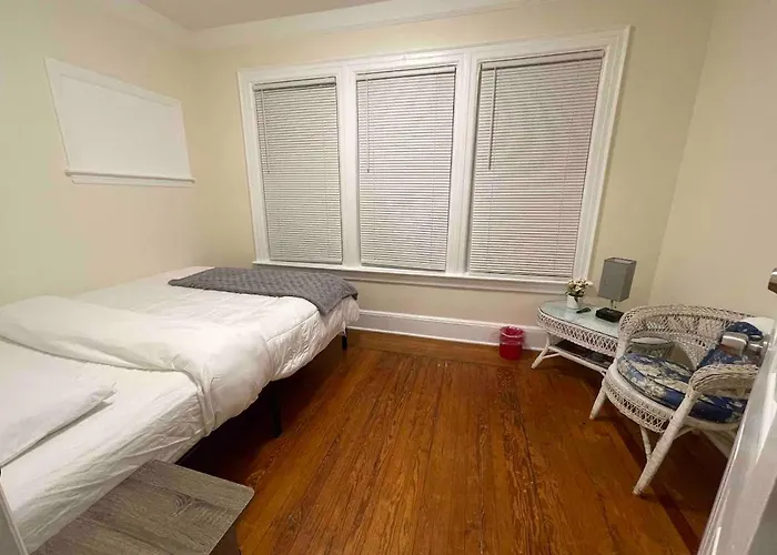 Entire Beautiful 2Br Apartment L. Convenient Location In The Heart Of Queens!