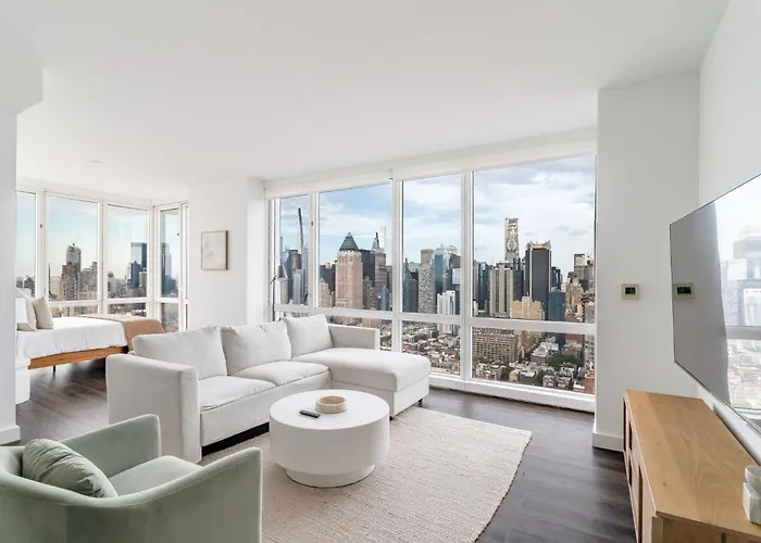 Luxx 2 Bed 1,5 Bath Apt Midtown