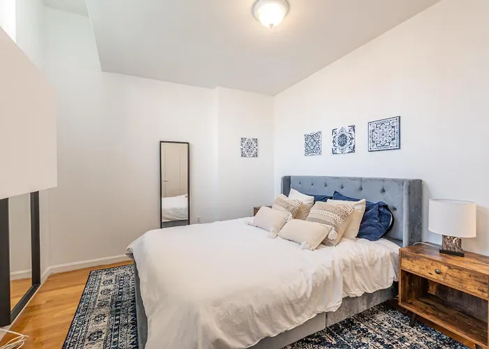Amazing Furnished 1 Bedroom Penthouse Midtown West