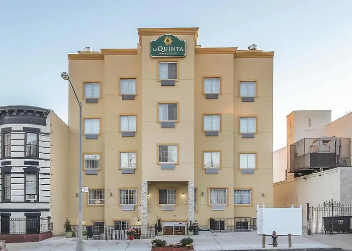 La Quinta Inn & Suites by Wyndham Brooklyn East