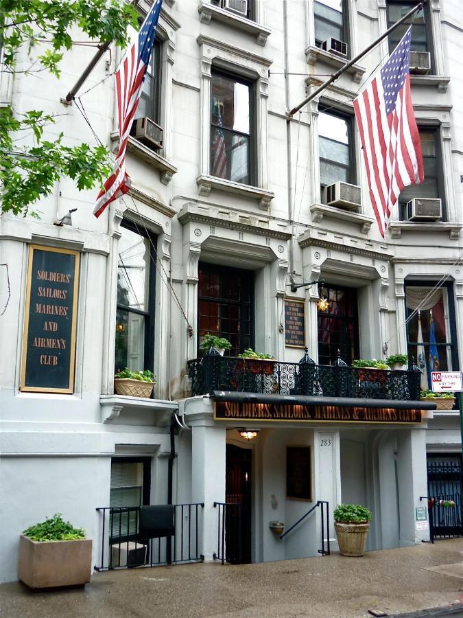 Gasthof Soldiers', Sailors', Marines', Coast Guard And Airmens' Club 2*