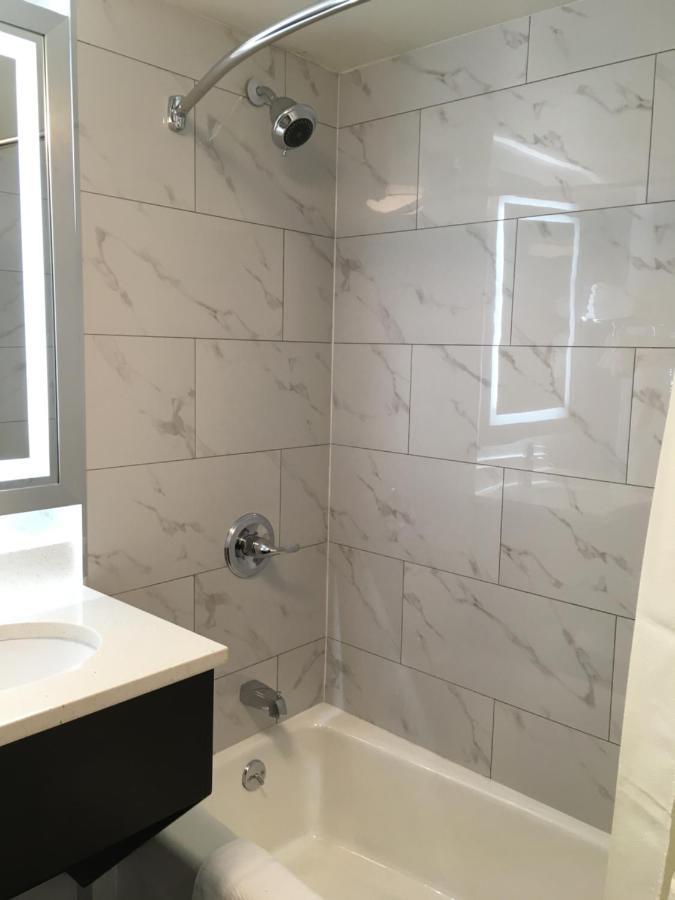 Magna Jfk Airtrain Hotel 3*