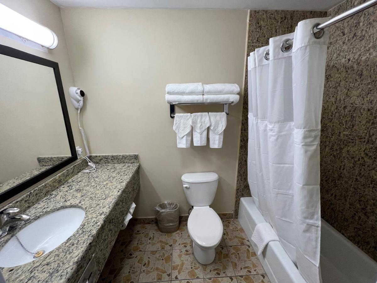 Travelodge By Wyndham Queens 3*