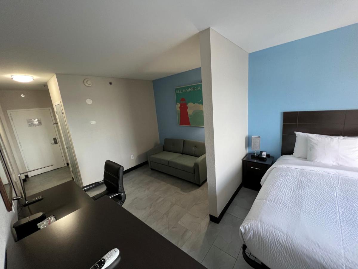 Travelodge By Wyndham Queens Hotel 3*