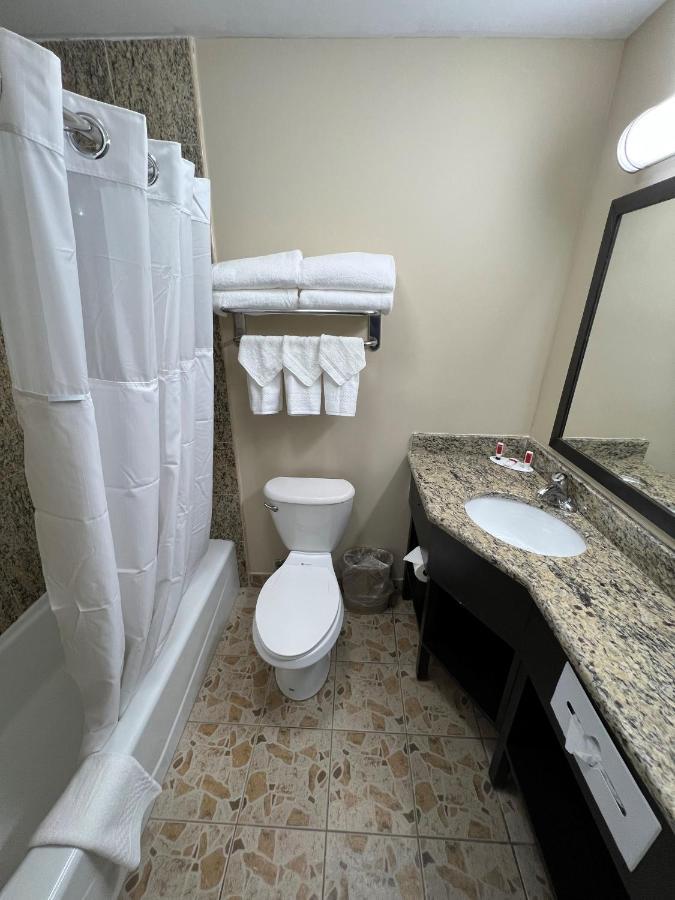 Travelodge By Wyndham Queens Hotel New York