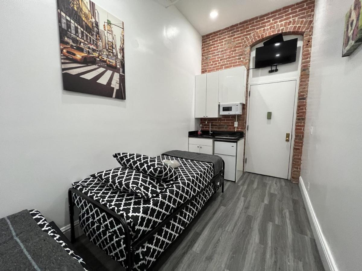 Apartment 31 Street Broadway *