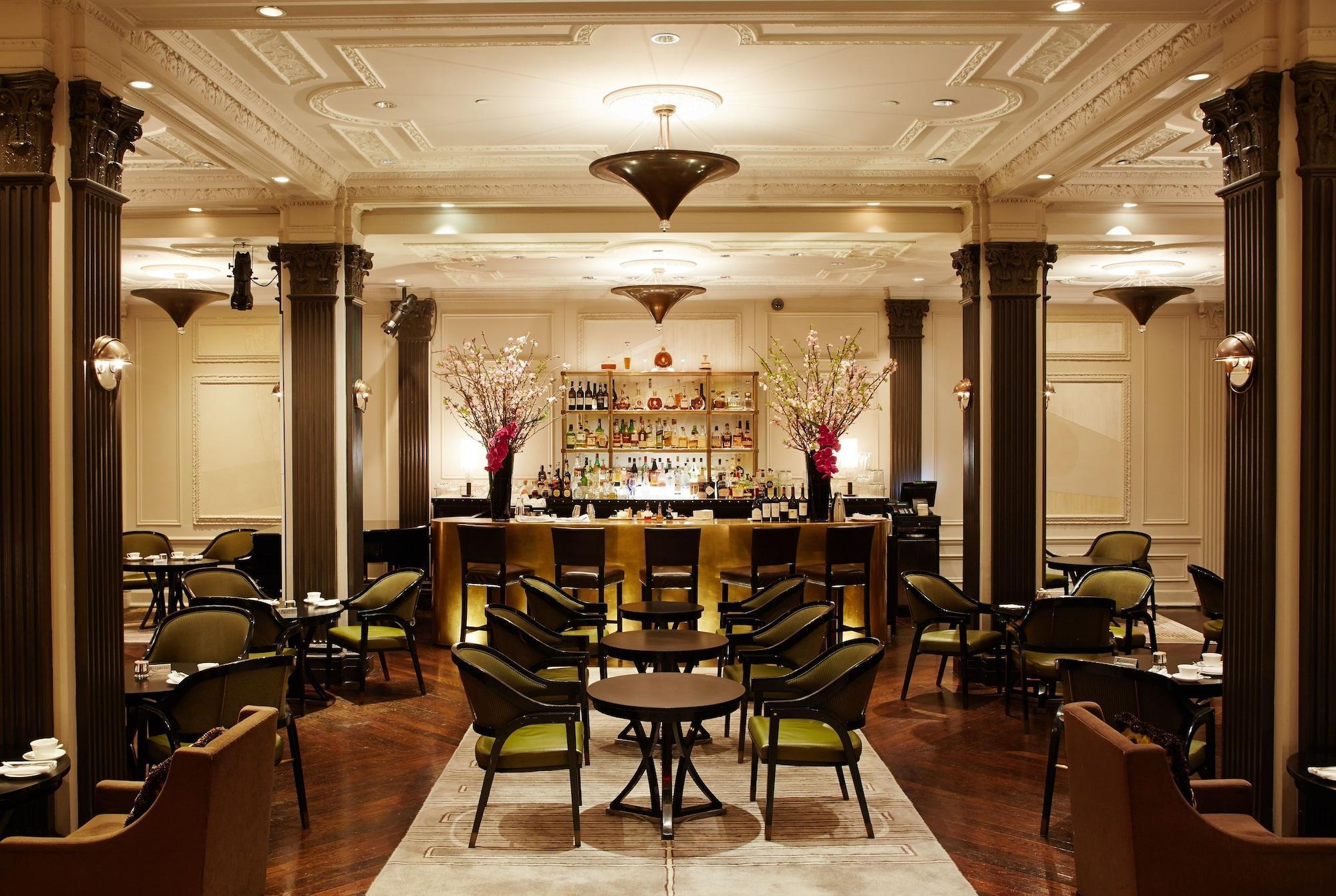 Hotel The Pierre, A Taj Hotel,