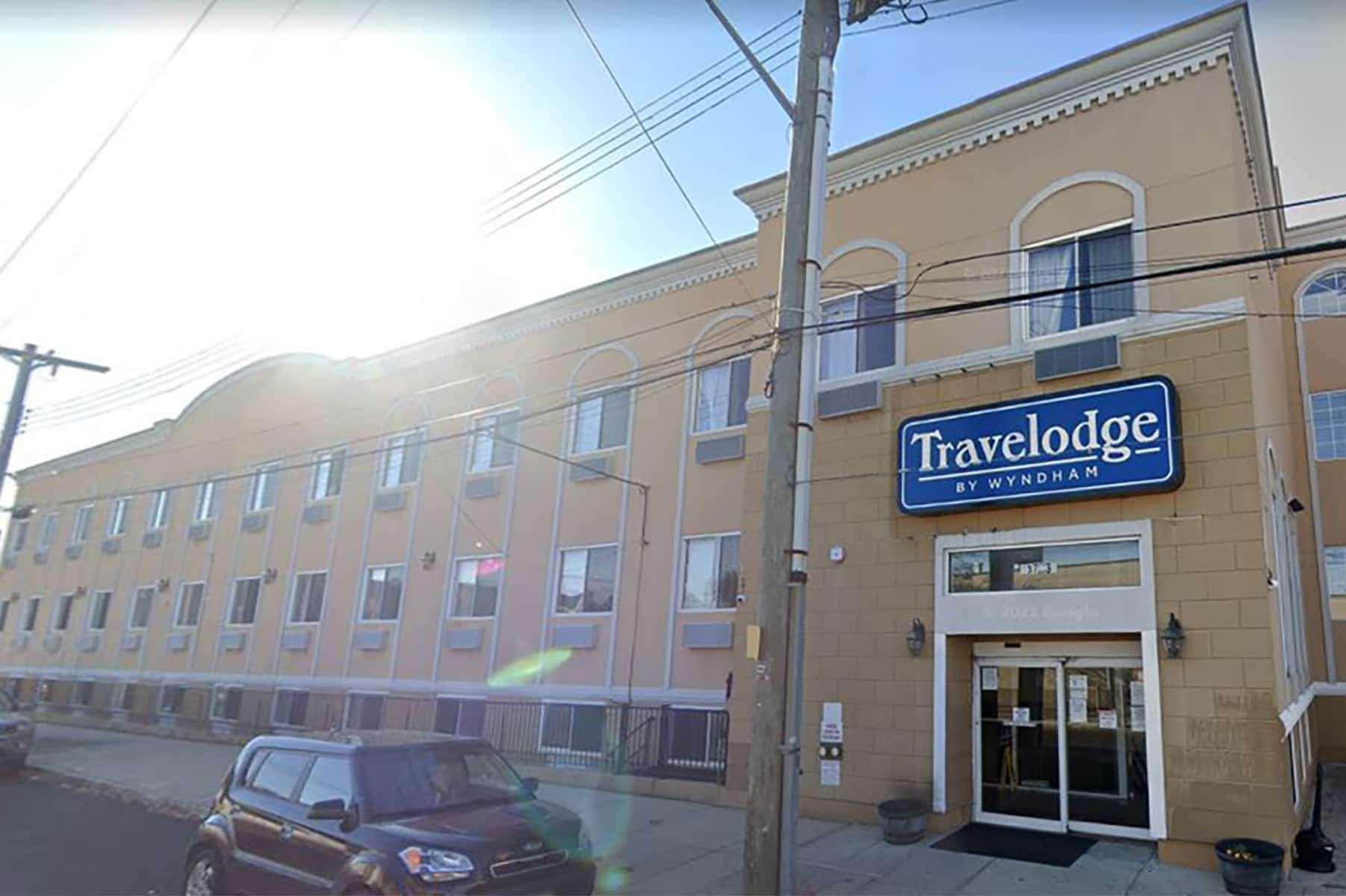 Hotel Travelodge By Wyndham Queens 3*