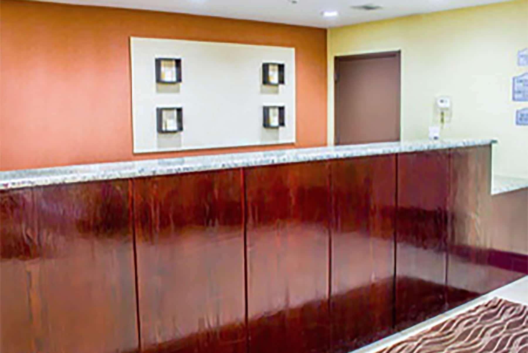 Hotel Travelodge By Wyndham Queens 3*