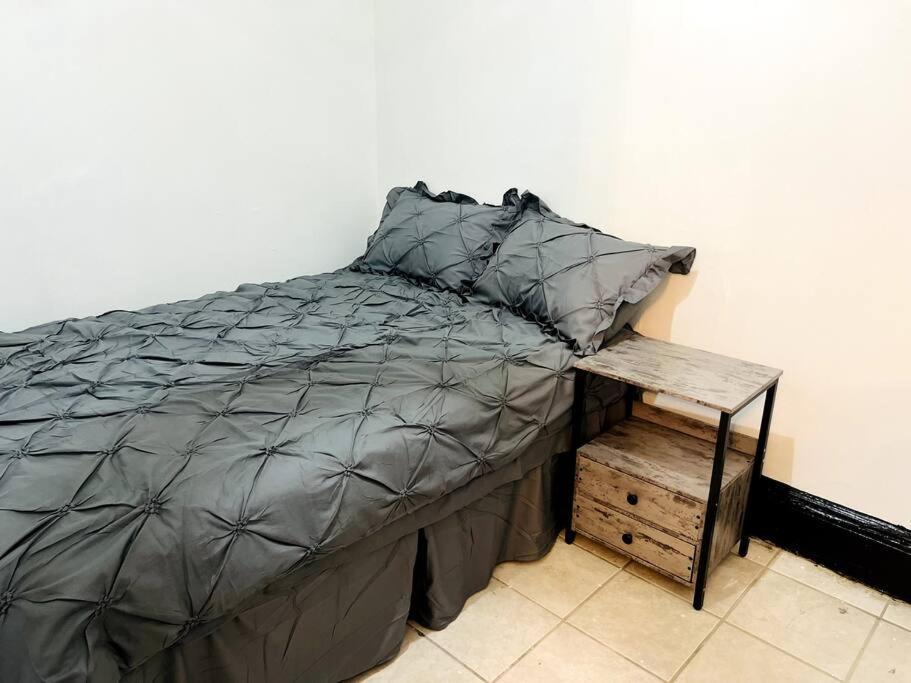 Apartamento 2 Bedroom Queens Near Airtrain, Jfk, Lga 646-667-6696 *