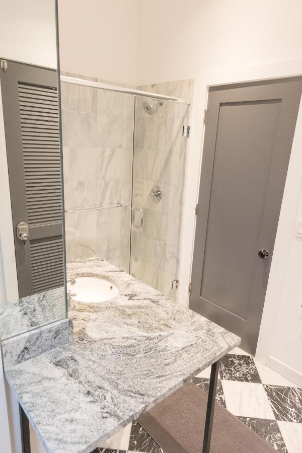 Privet House - Midwood/flatbush Recently Remodeled New York