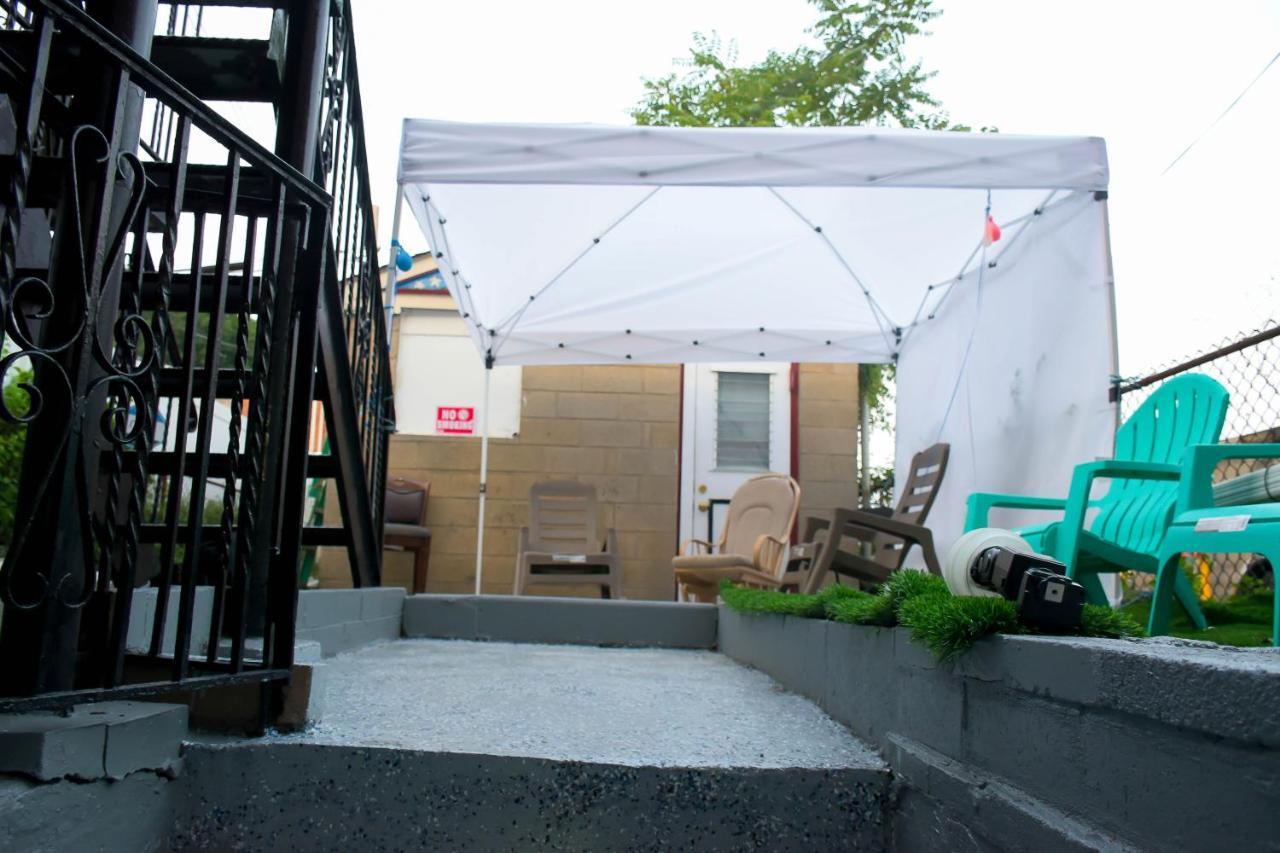 One-bed-that-will-hold-a-family-of-two-people Homestay New York
