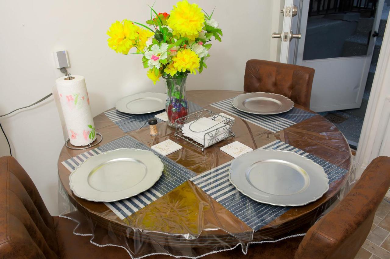 Homestay One-bed-that-will-hold-a-family-of-two-people New York