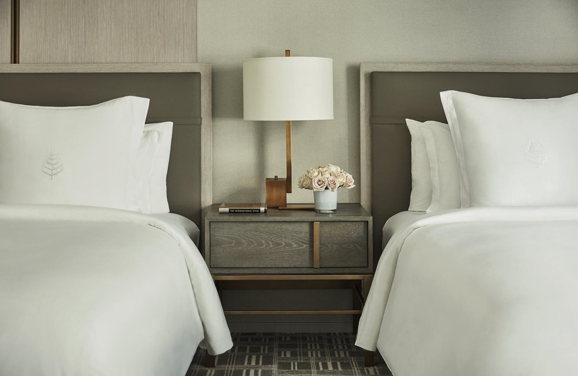 Four Seasons Downtown 5*