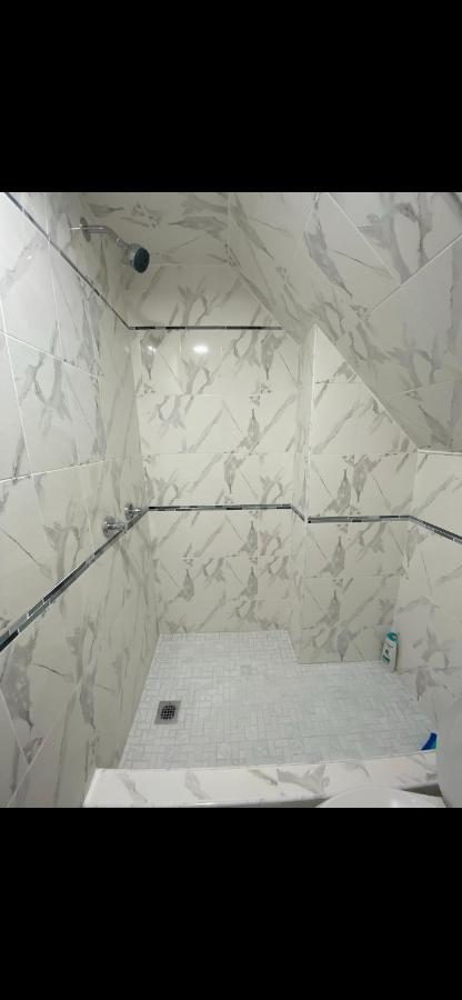 Newly Renovated One Bedroom Shared Cheerful In The Heart Of Queens Hospedagem domiciliar Nova York