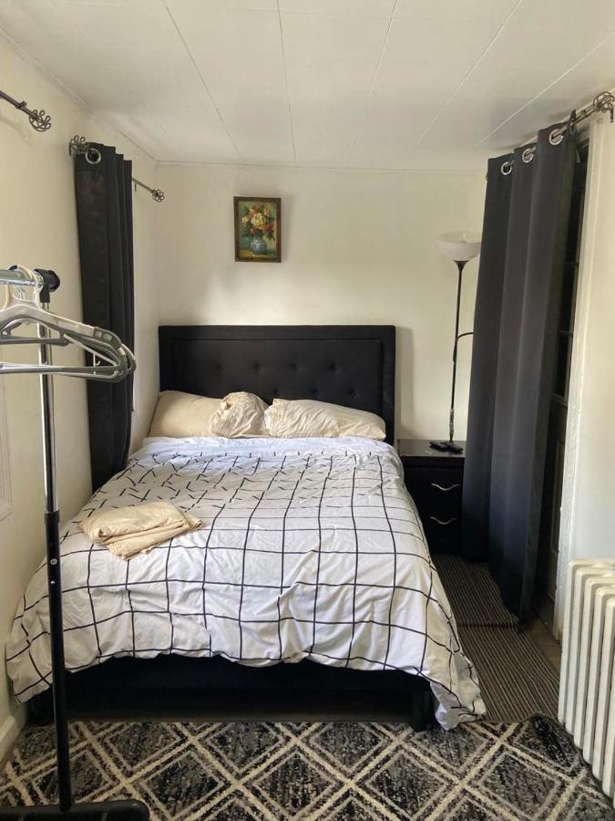Cozzy With Private Entrance And Drive Way Hospedagem domiciliar *