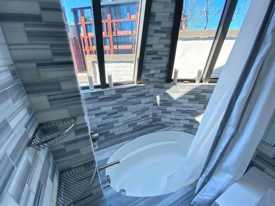 Gorgeous Three Bedroom West Village Townhouse * Nova York