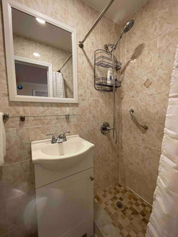 Entire Beautiful 2br L. Convenient Location In The Heart Of Queens! Apartamento Nova York