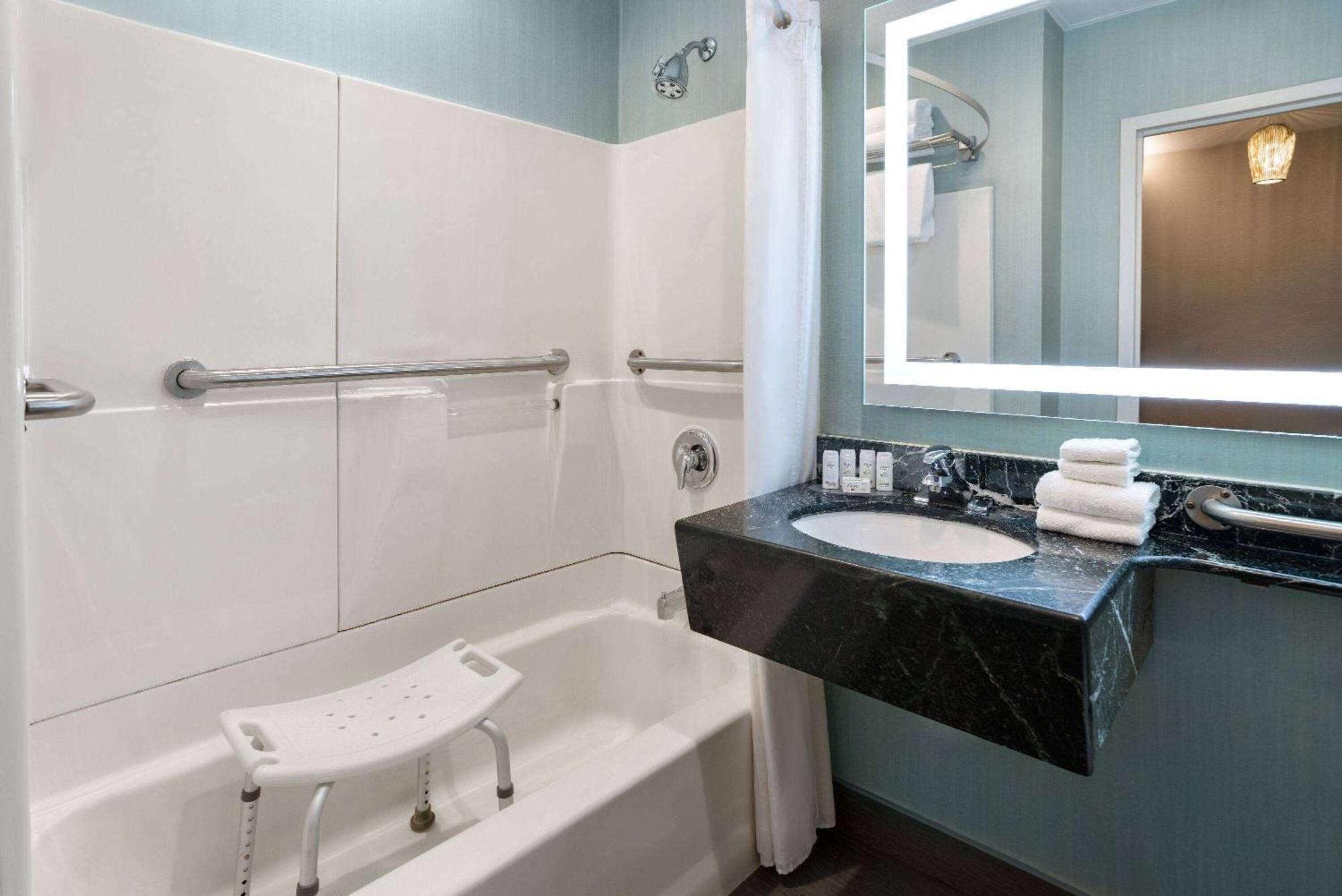 Ramada By Wyndham Bronx Nova York
