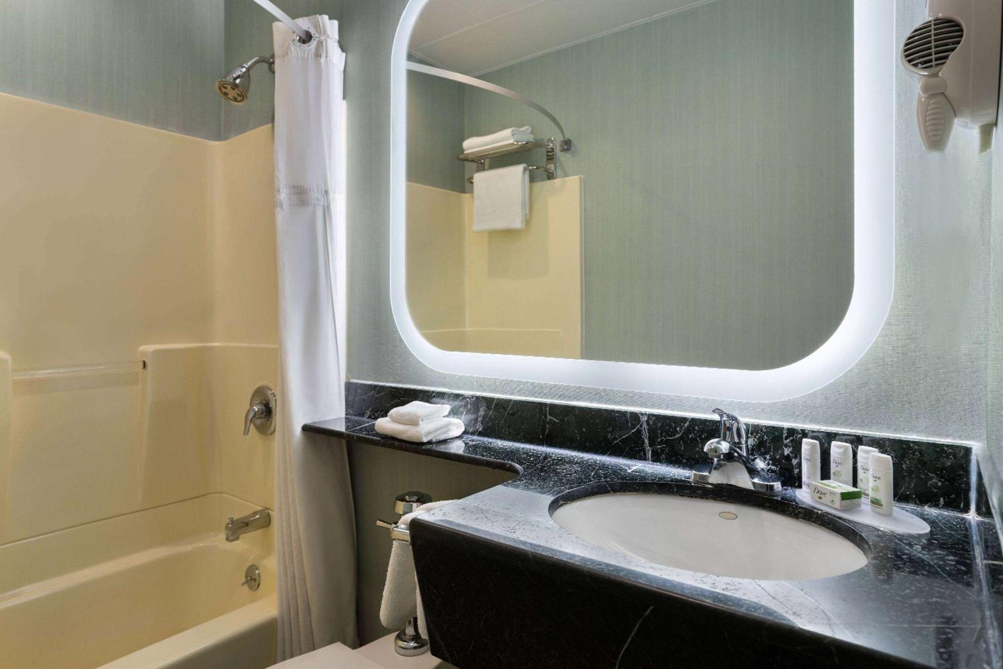 Ramada By Wyndham Bronx Nova York