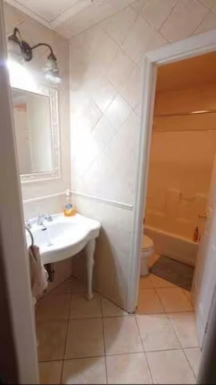 Homestay Spacious For 4 People In Williamsburg ! *