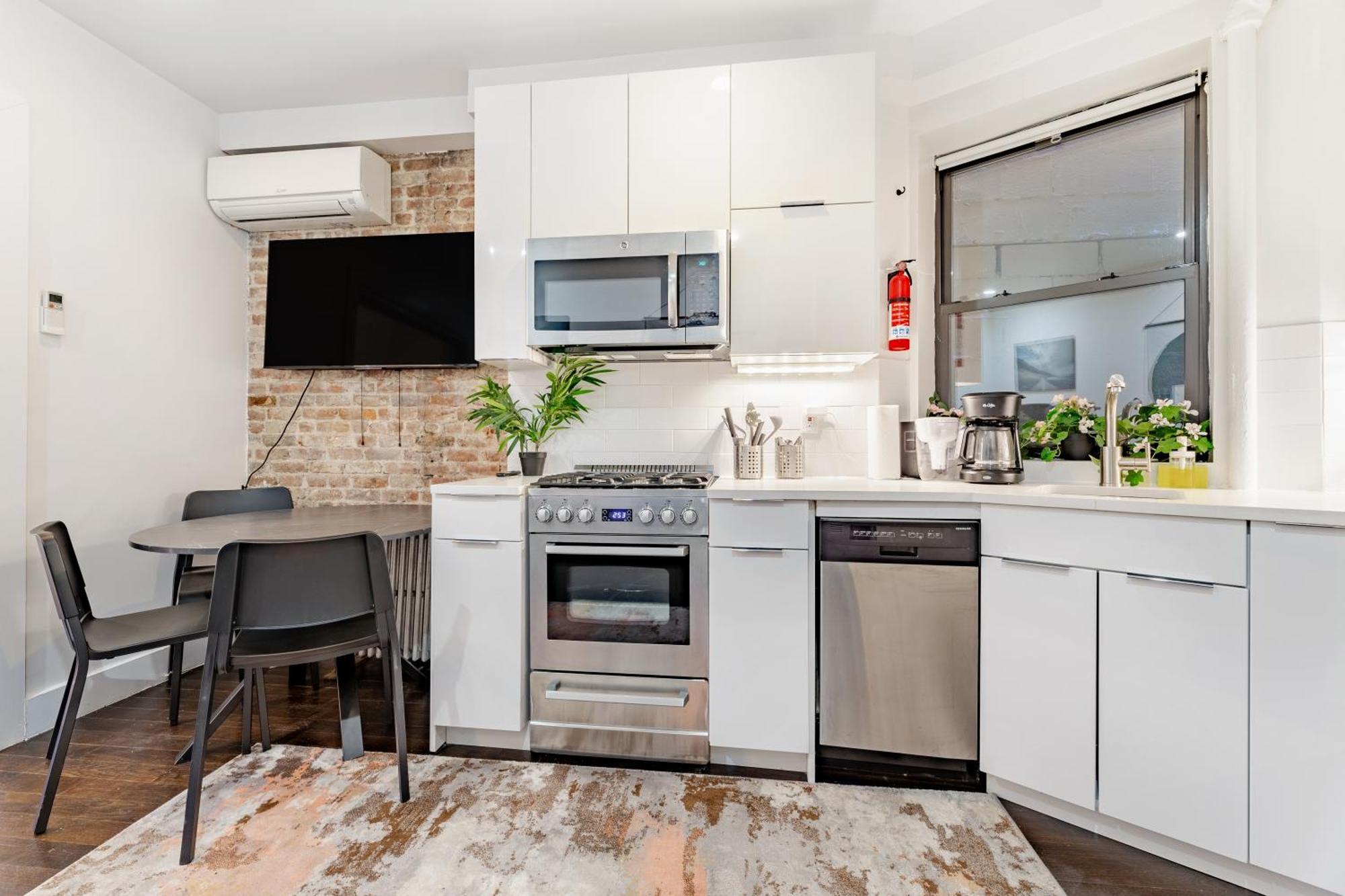 Explore The Authentic Designers 2bd In Hudson Yards Apartment
