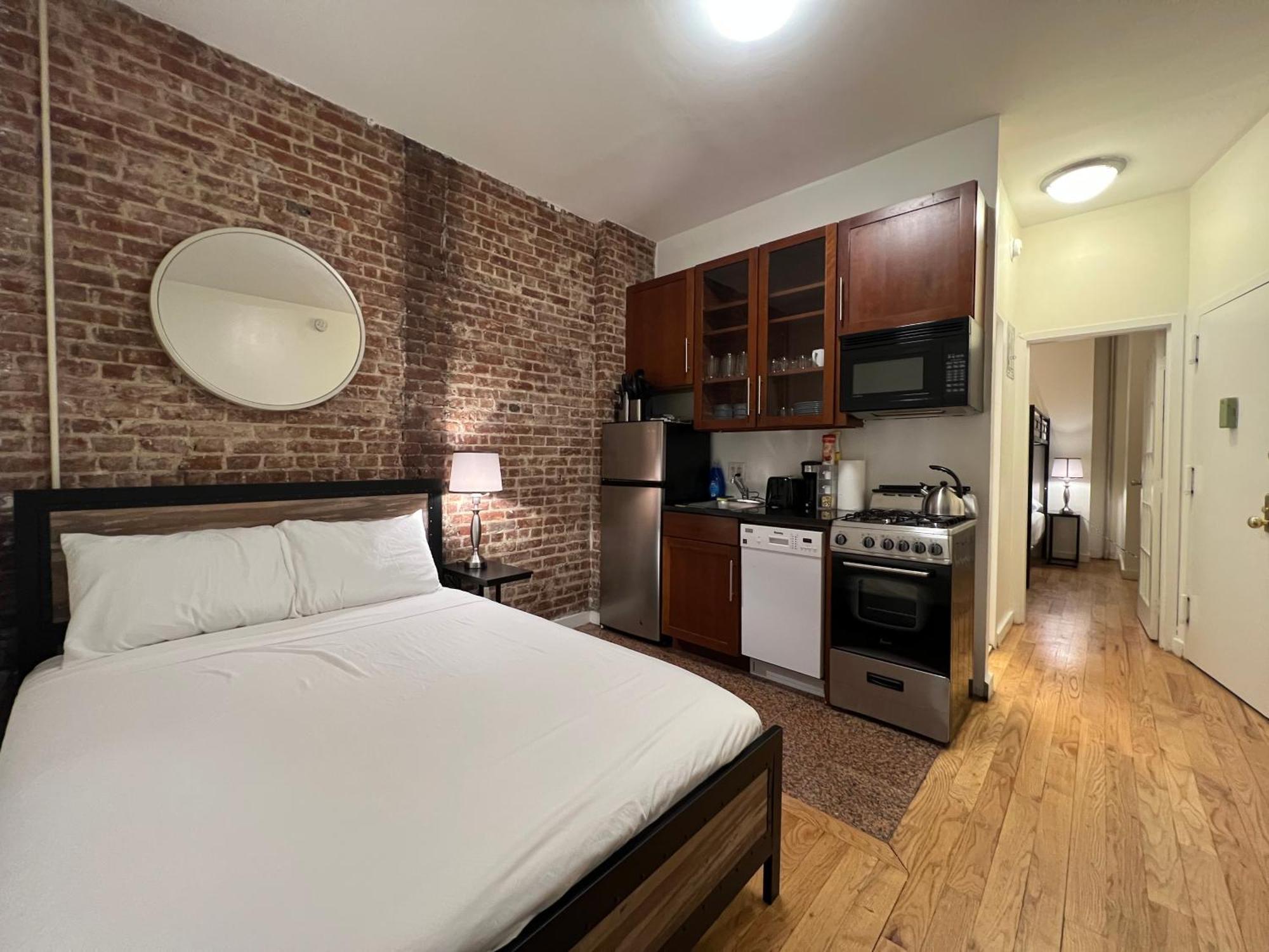 Midtown Manor Apartment *