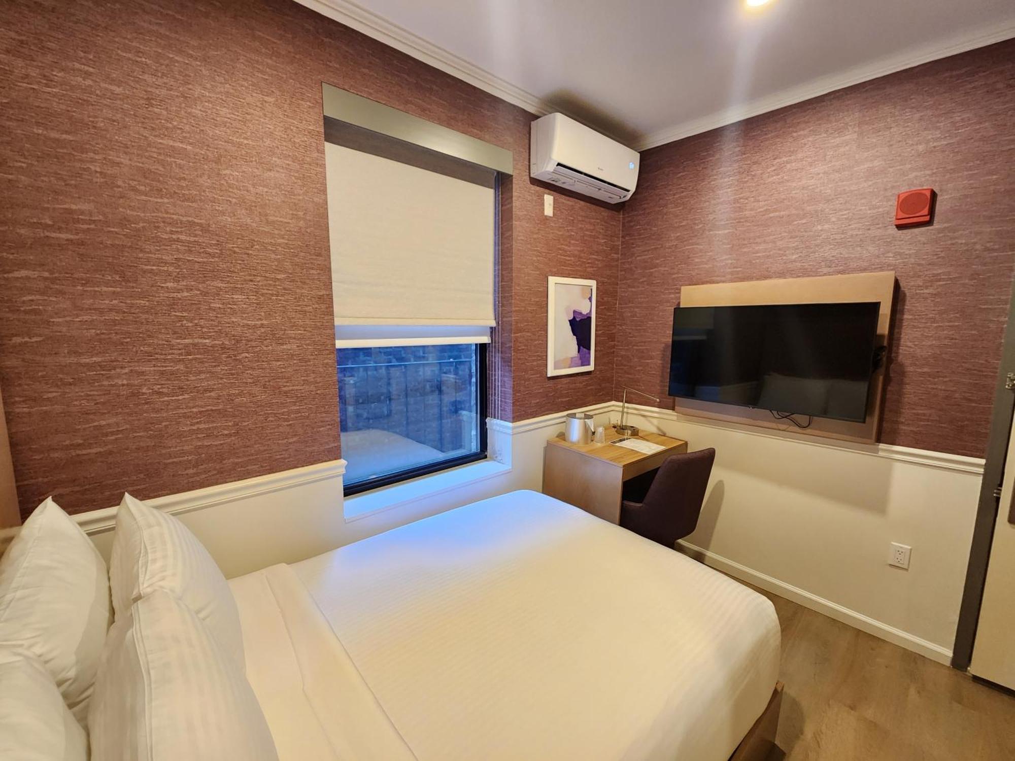 The Mayfair Times Square, Ascend Collection Hotel New York