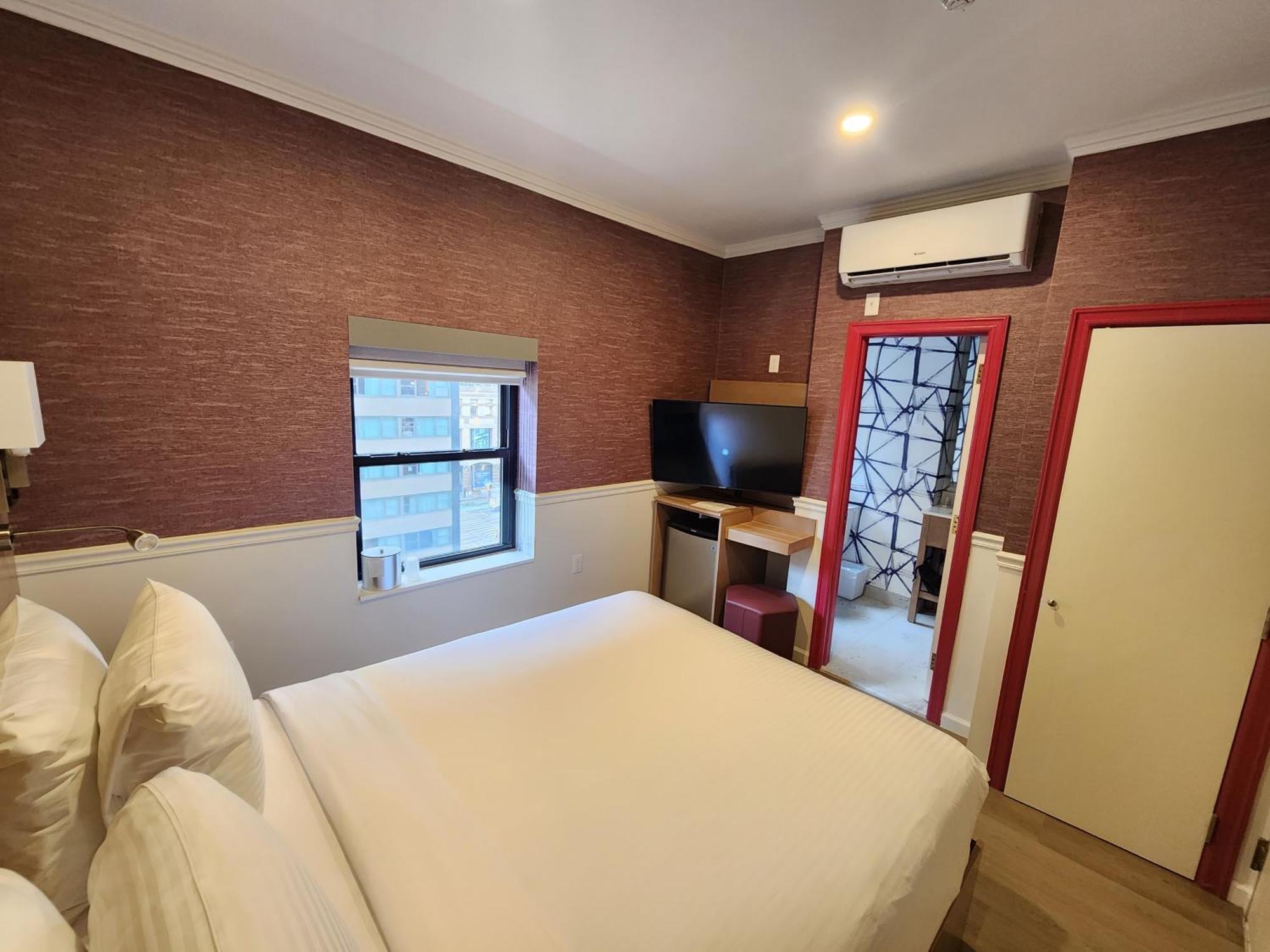 The Mayfair Times Square, Ascend Collection Hotel