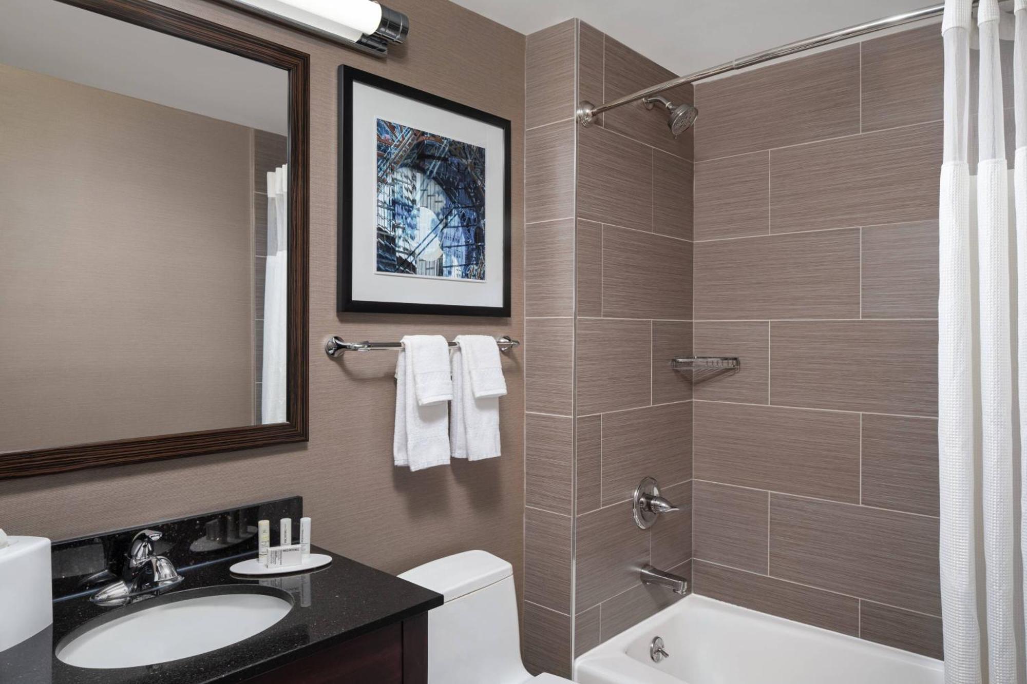 Fairfield & By Marriott Staten Island Hotel 3*