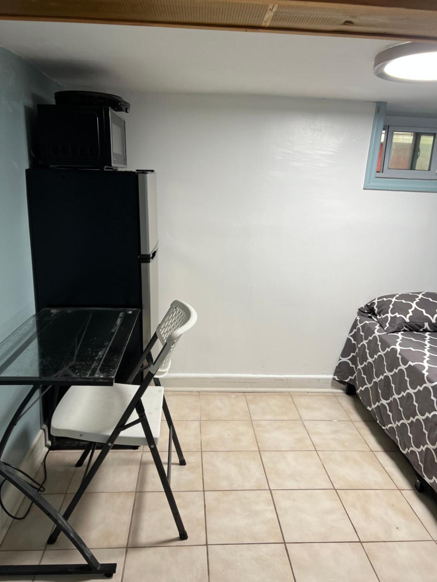 No Apt H 1 Basement Adrress Is Francis Lewis Blvd Queens Village Apartamento