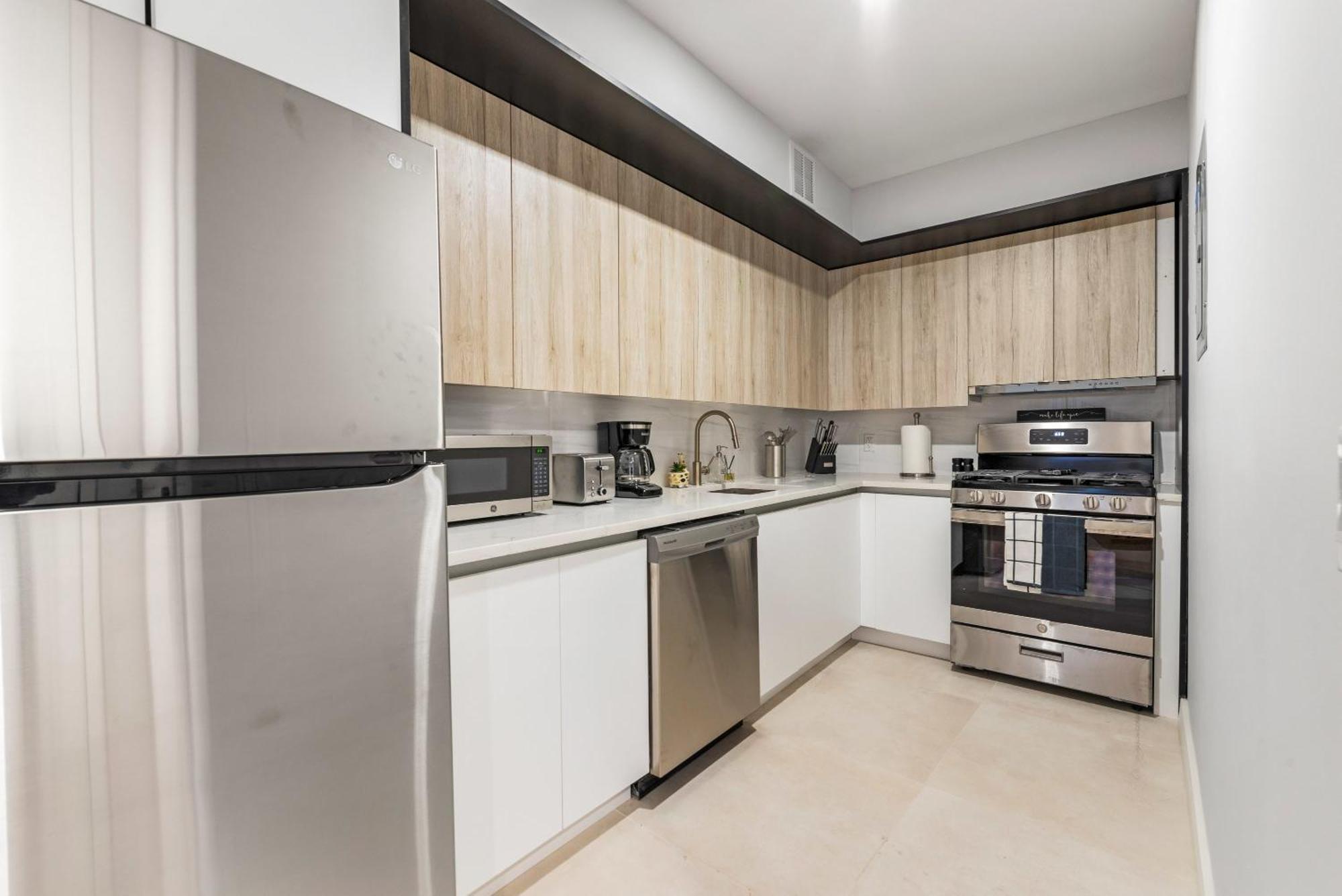 3br Penthouse With Massive Private Rooftop Apartment