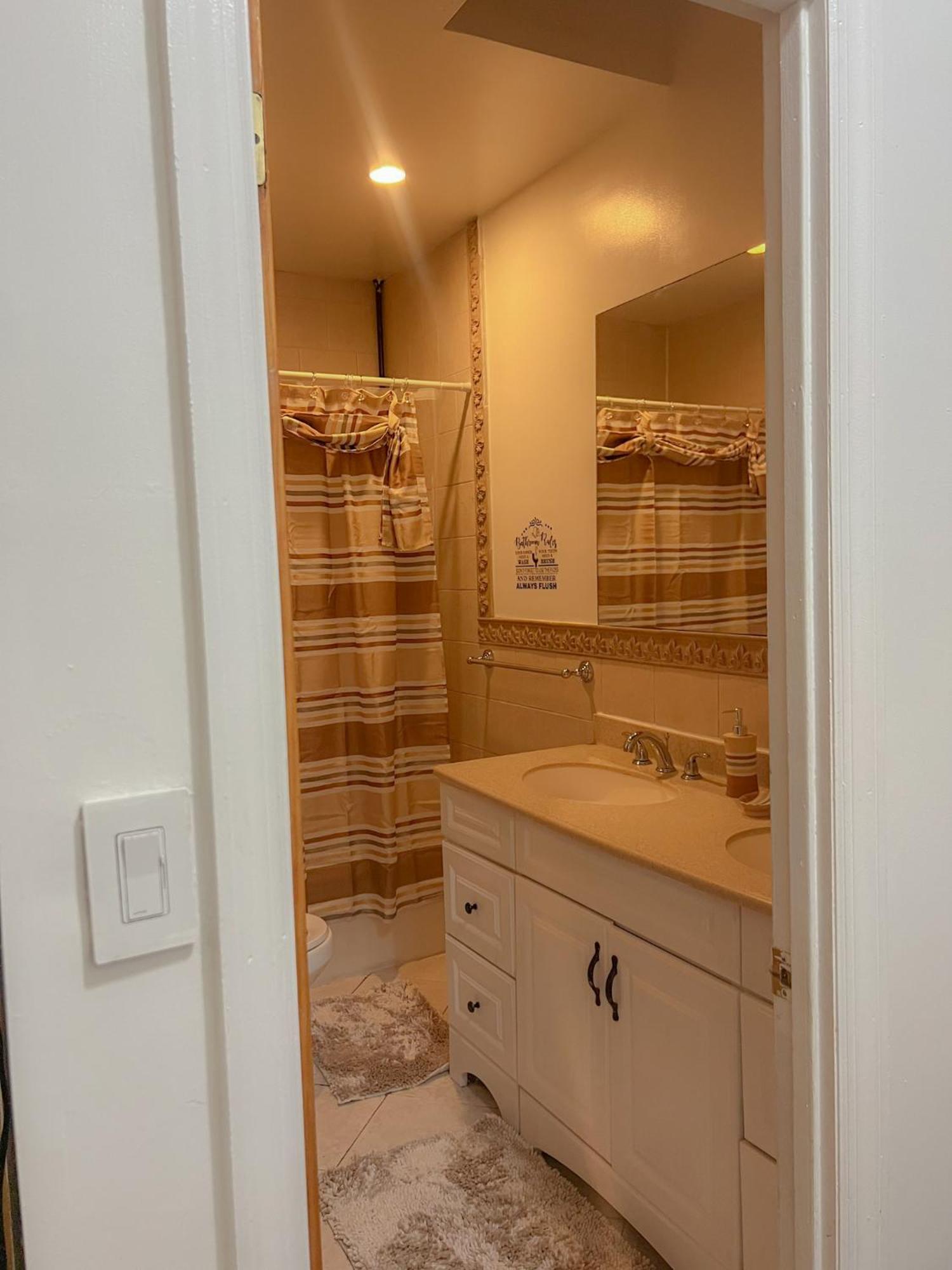 Apartamento 2 Bedroom Bliss In College Point Nova York