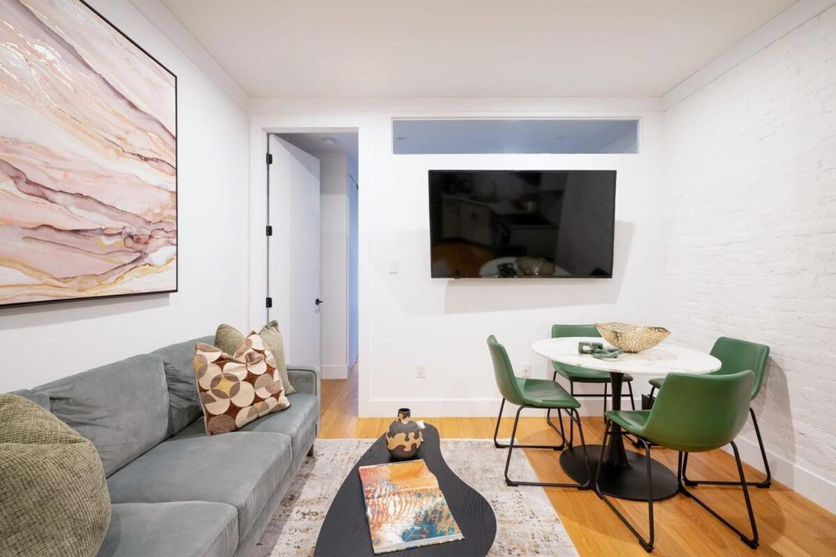 1288-3rs New Renovated 2 Bedrooms Apartment *