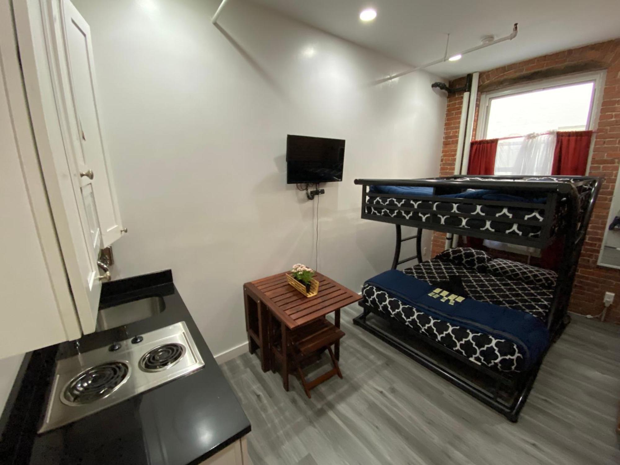 Apartment 31 Street Broadway