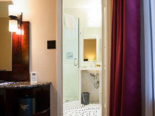 Washington Square 4*