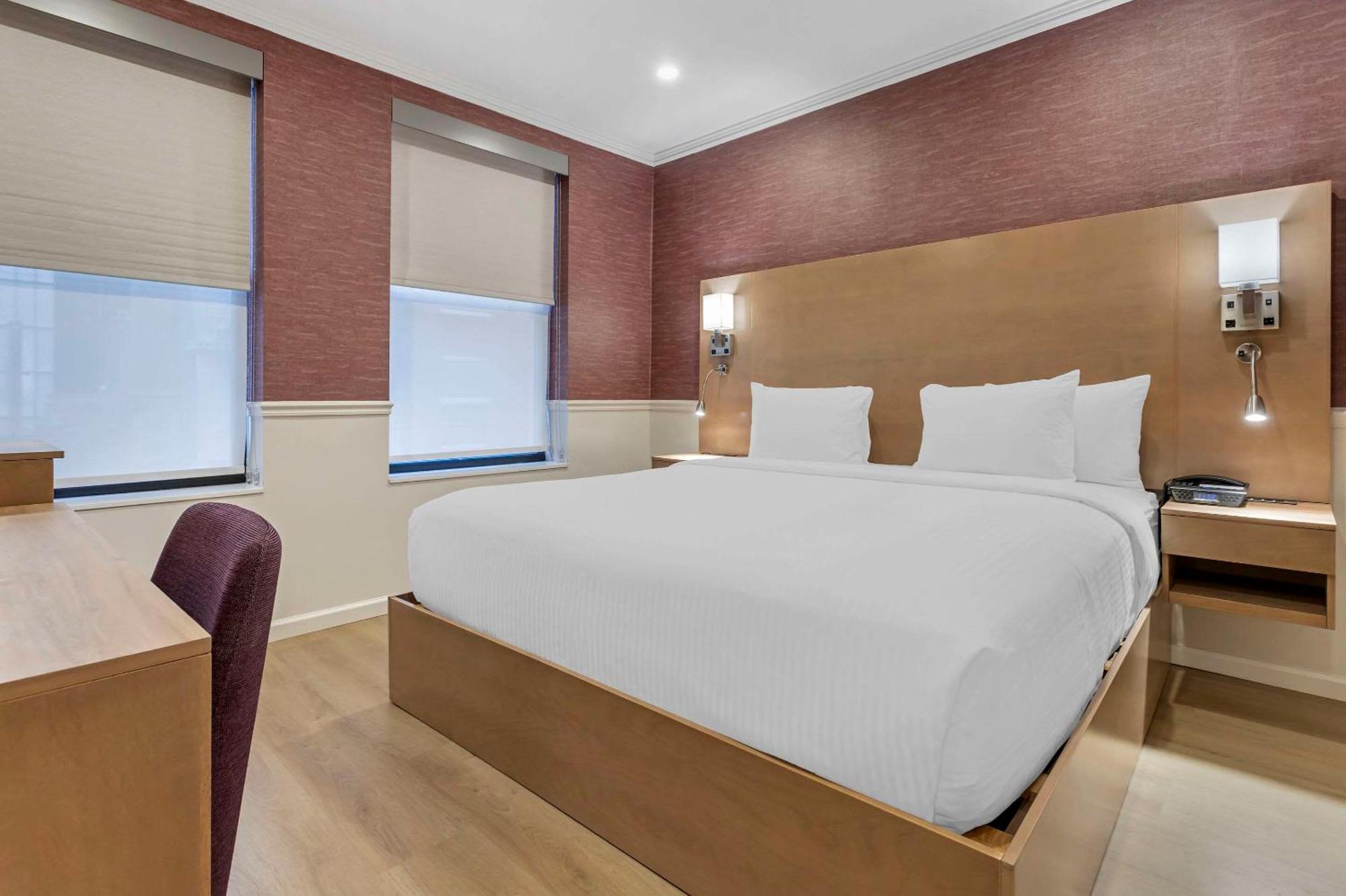 The Mayfair Times Square, Ascend Collection Hotel 3*