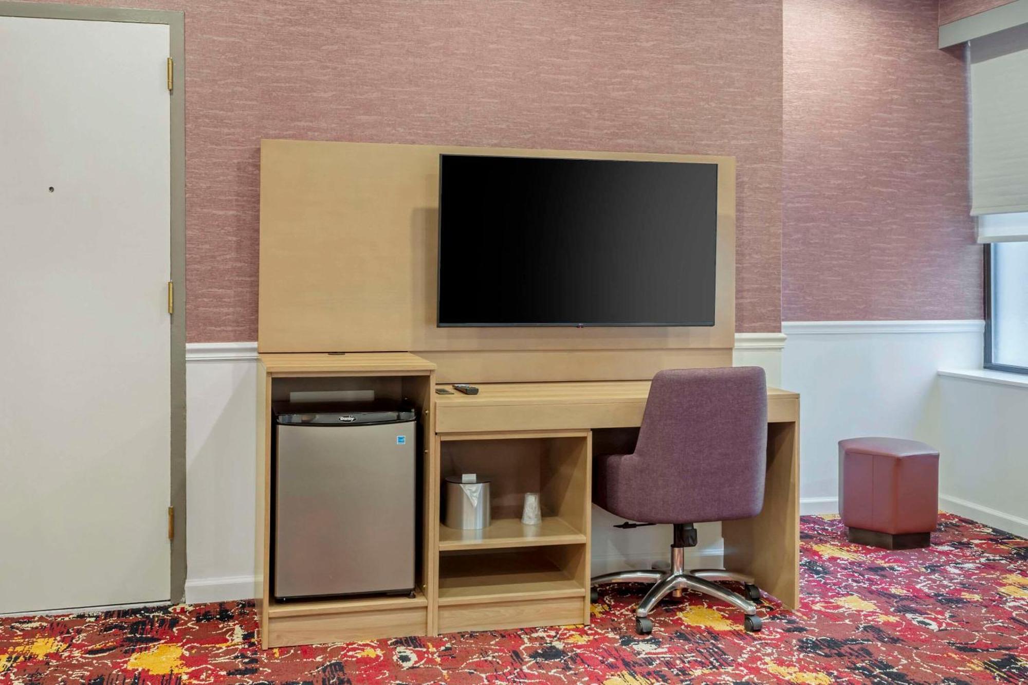 The Mayfair Times Square, Ascend Collection Hotel