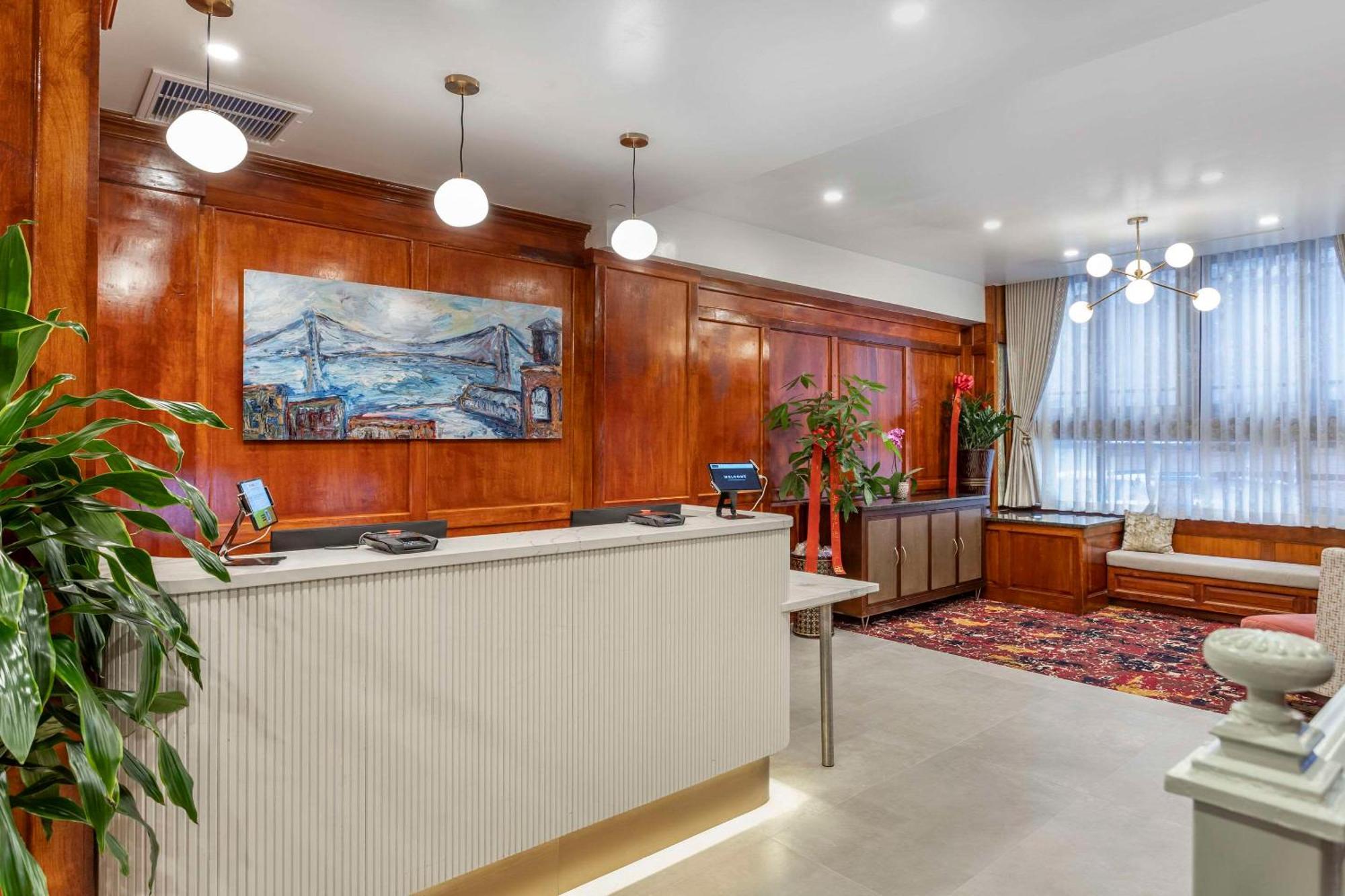 The Mayfair Times Square, Ascend Collection Hotel 3*