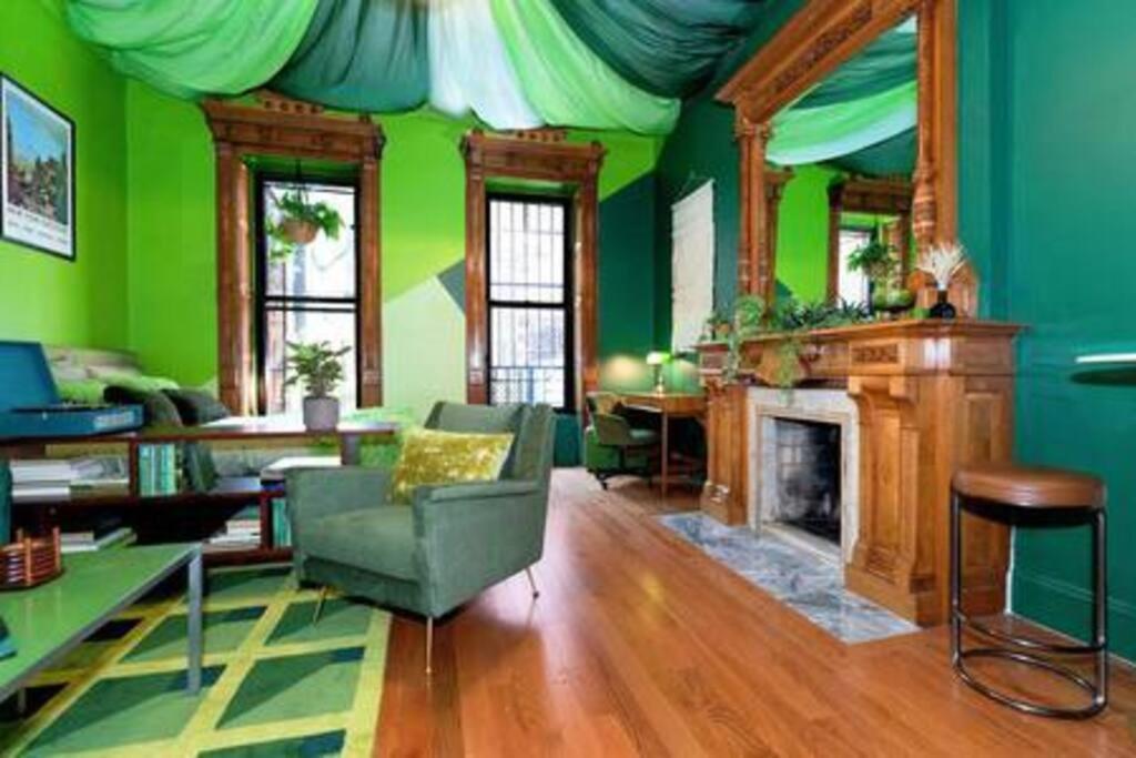 The Room: 70s Groove Themed Apartamento Nova York