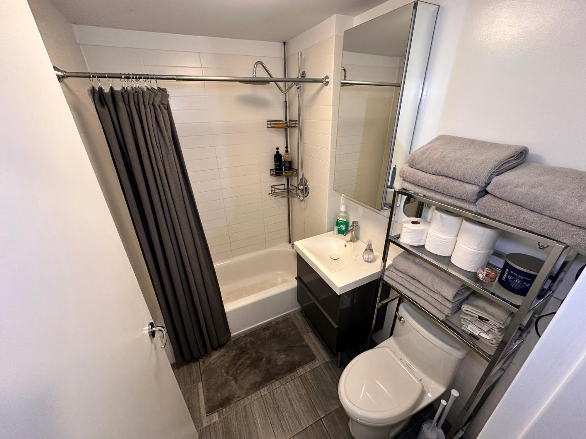Apartamento Modern Studio With Private Bathroom And Kitchen