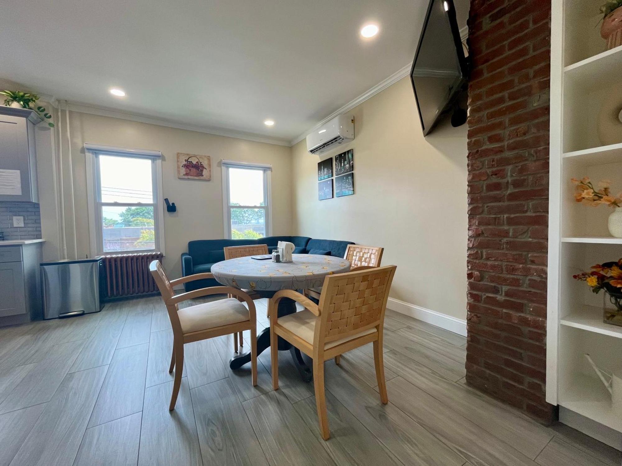 Near Free Ferry Boat! Homestay New York