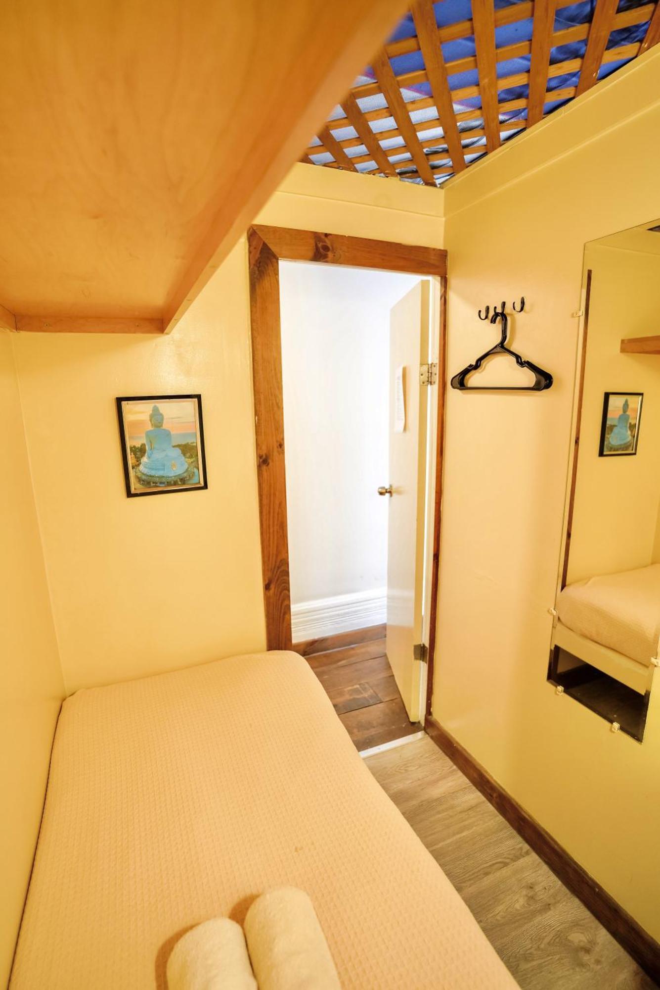 Hostel Interfaith Retreats New York