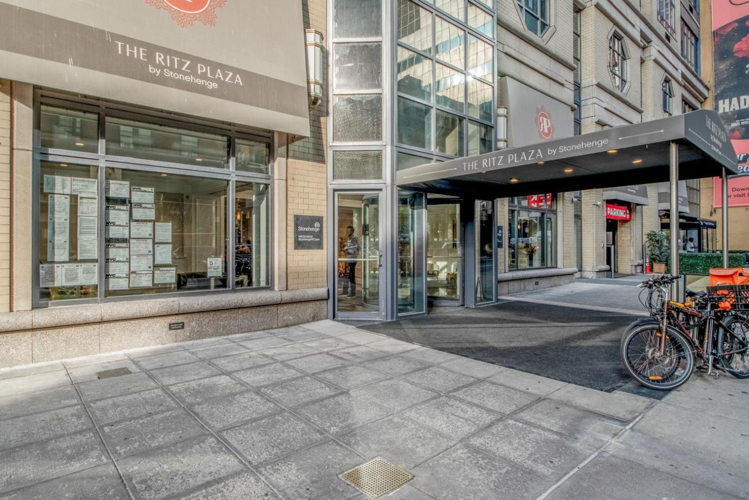 Midtown 1br W Gym Roof Pool Nr Broadway Nyc-384 *