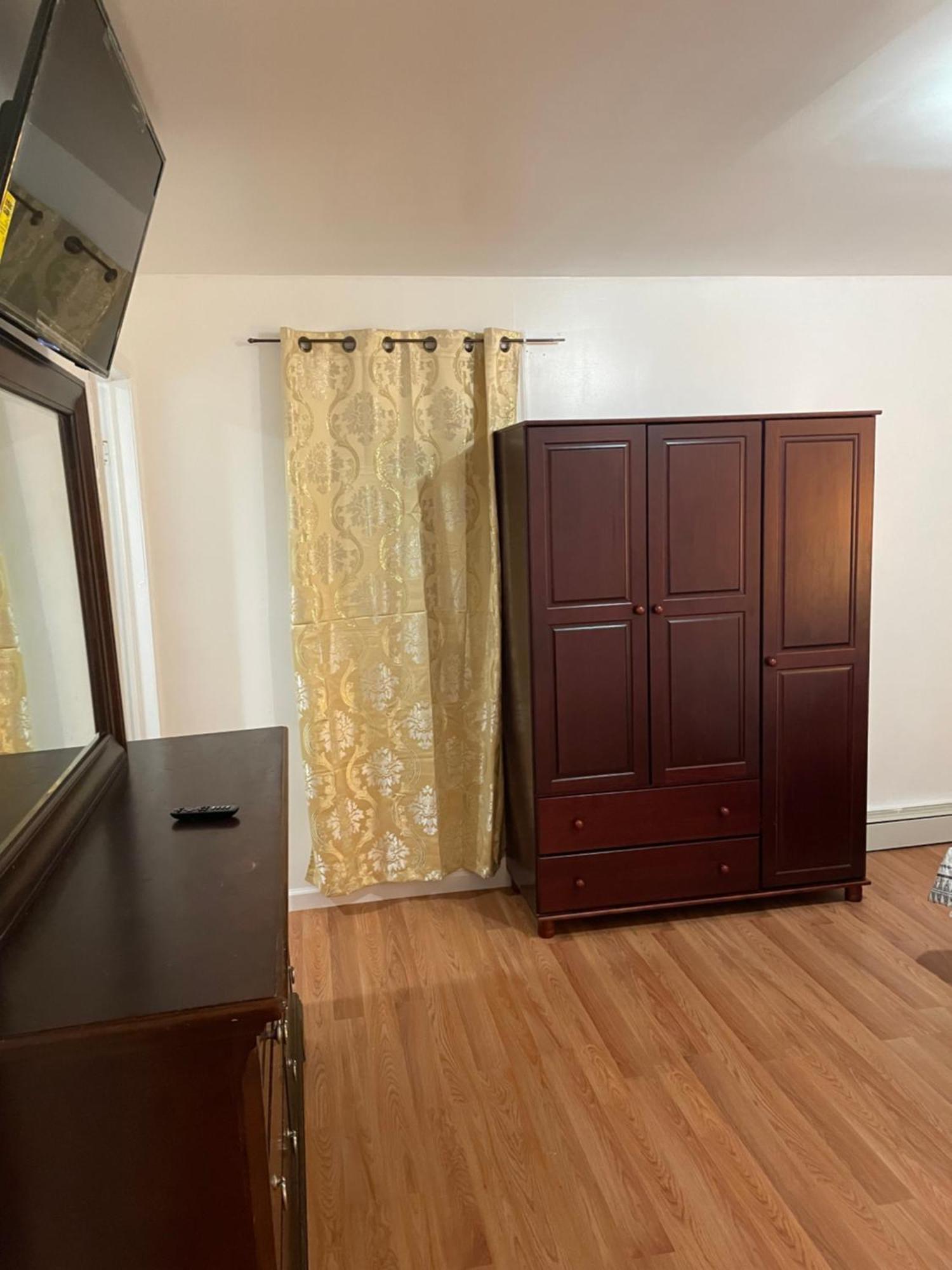 Luxurious 3 Bedrooms With Master 2 Bathrooms *