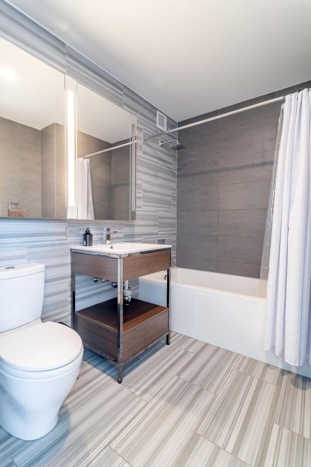 Luxx 2 Bed 1,5 Bath Apt Midtown * New York