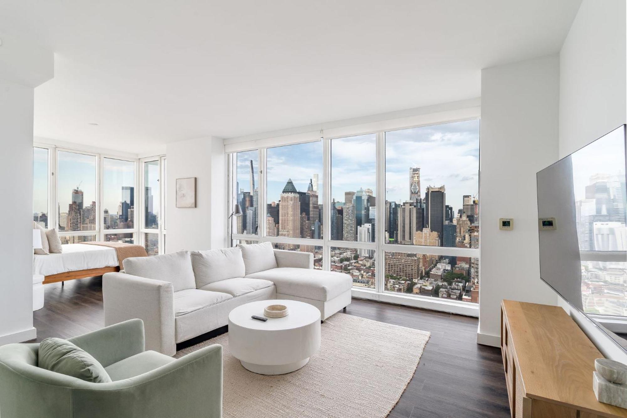 Luxx 2 Bed 1,5 Bath Apt Midtown * New York