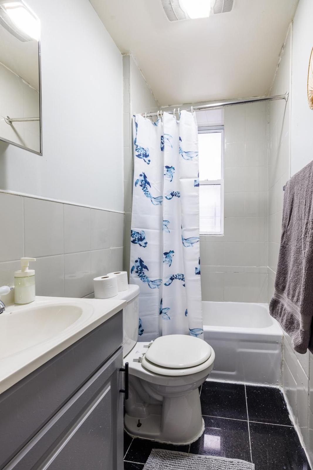 Inspire The Vibrant Energy Of The Uws Apartment *